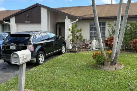 House in Delray Beach, Florida 3 bedrooms, 129.41 sq.m. № 1986609 - photo 1