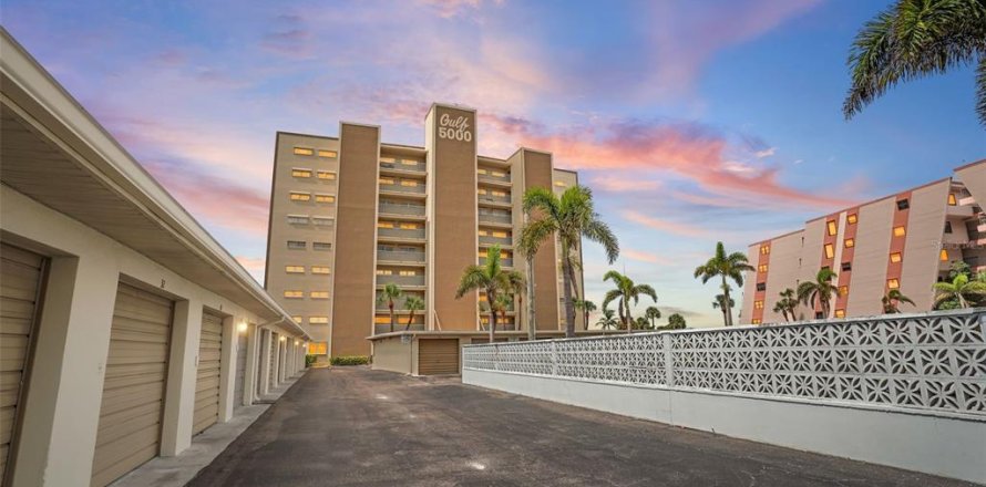 Condo à Saint Pete Beach, Floride, 2 chambres № 2424375