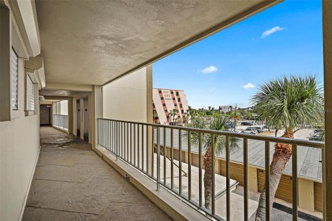 Copropriété à louer à Saint Pete Beach, Floride: 2 chambres, 131.92 m2 № 2424375 - photo 10