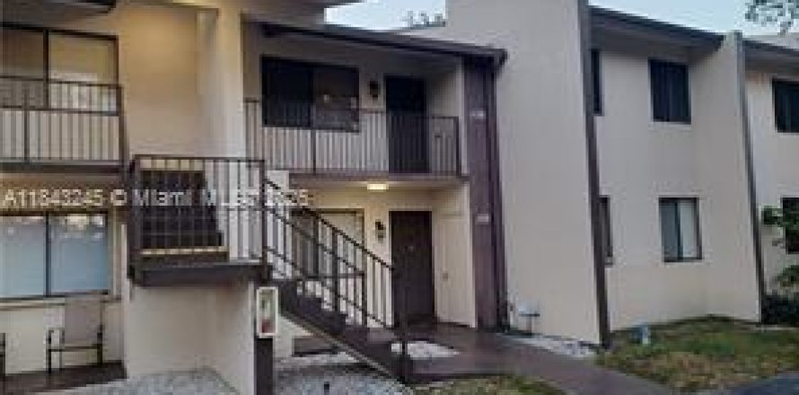 Condominio en Margate, Florida, 2 dormitorios  № 1839450