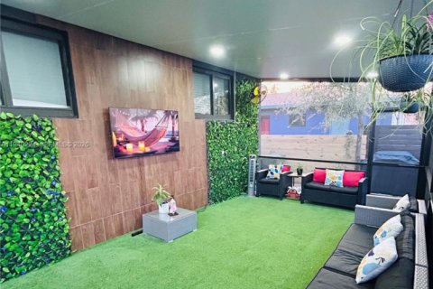 Снять в аренду квартиру в Майами, Флорида 2 спальни, 60.39м2, № 1997178 - фото 15