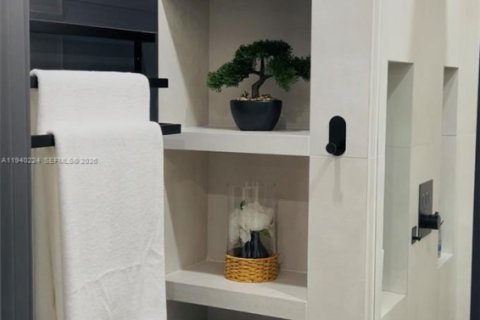 Снять в аренду квартиру в Майами, Флорида 2 спальни, 60.39м2, № 1997178 - фото 12