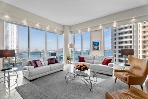 Condo in Miami, Florida, 2 bedrooms  № 2052987 - photo 3