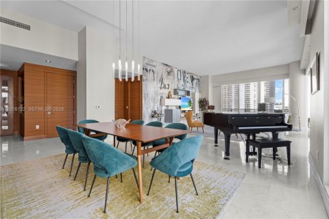 Condo in Miami, Florida, 2 bedrooms  № 2052987 - photo 8