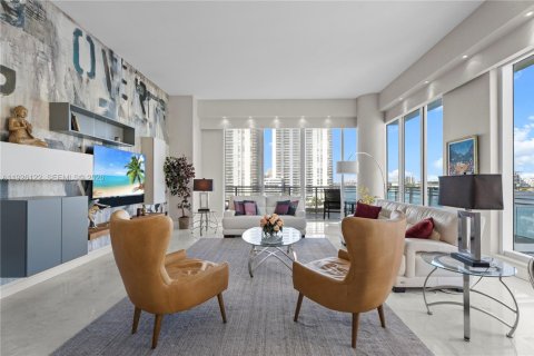 Condo in Miami, Florida, 2 bedrooms  № 2052987 - photo 4