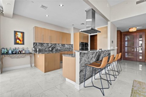 Condo in Miami, Florida, 2 bedrooms  № 2052987 - photo 10