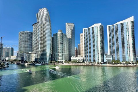 Condo in Miami, Florida, 2 bedrooms  № 2052987 - photo 25