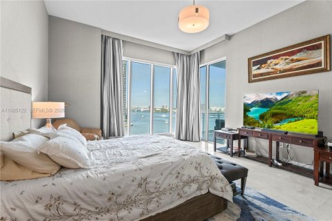 Condo in Miami, Florida, 2 bedrooms  № 2052987 - photo 15