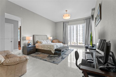 Condo in Miami, Florida, 2 bedrooms  № 2052987 - photo 14