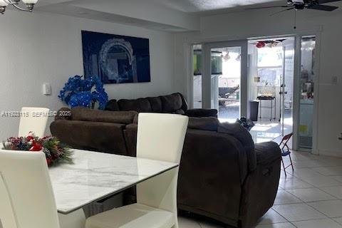 Casa en venta en Miami Gardens, Florida, 2 dormitorios, 103.12 m2 № 2054870 - foto 6