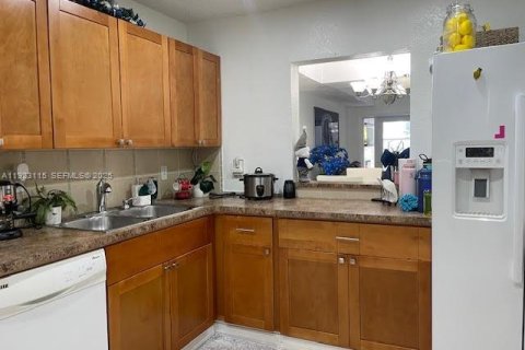 Casa en venta en Miami Gardens, Florida, 2 dormitorios, 103.12 m2 № 2054870 - foto 13