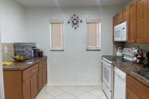 Casa en venta en Miami Gardens, Florida, 2 dormitorios, 103.12 m2 № 2054870 - foto 14