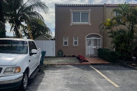 Casa en venta en Miami Gardens, Florida, 2 dormitorios, 103.12 m2 № 2054870 - foto 2