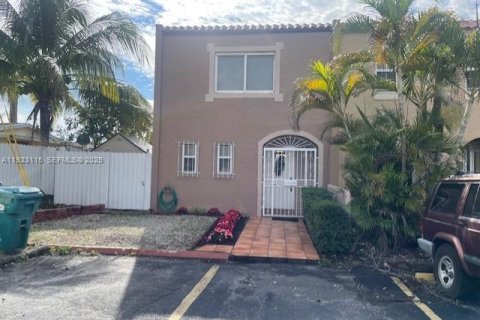 Casa en Miami Gardens, Florida 2 dormitorios, 103.12 m2 № 2054870