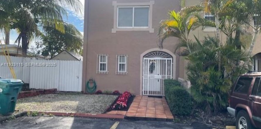 Casa en Miami Gardens, Florida 2 dormitorios, 103.12 m2 № 2054870