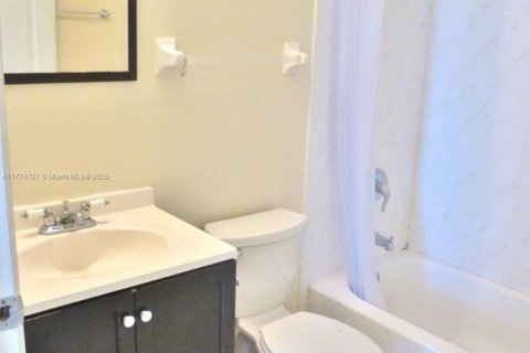 Appartement à louer à Miami, Floride: 2 chambres, 1035.67 m2 № 1610347 - photo 3