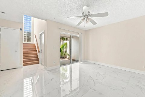 Townhouse in West Palm Beach, Florida 2 bedrooms, 118.64 sq.m. № 2171624 - photo 11