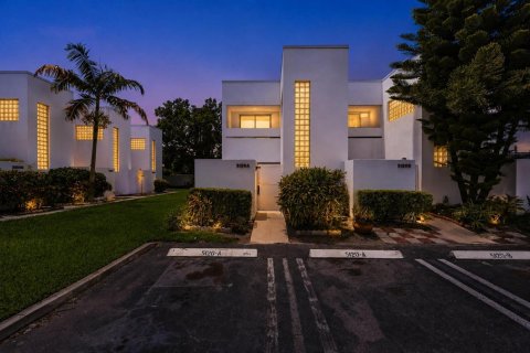 Townhouse in West Palm Beach, Florida 2 bedrooms, 118.64 sq.m. № 2171624 - photo 2