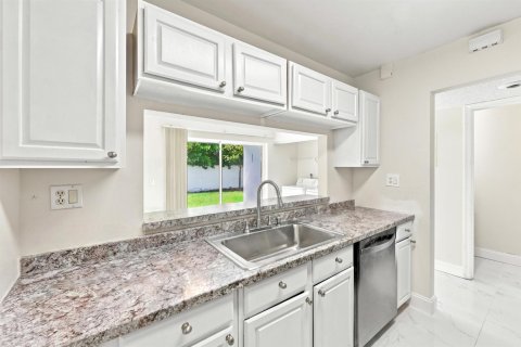Townhouse in West Palm Beach, Florida 2 bedrooms, 118.64 sq.m. № 2171624 - photo 22