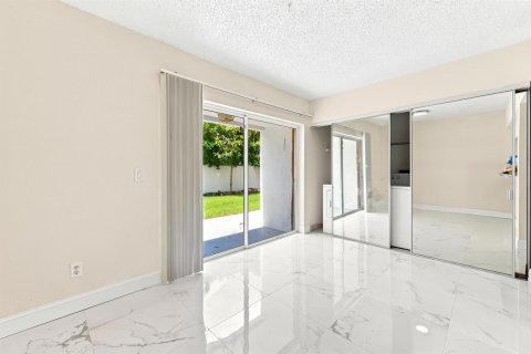 Townhouse in West Palm Beach, Florida 2 bedrooms, 118.64 sq.m. № 2171624 - photo 29