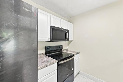 Townhouse in West Palm Beach, Florida 2 bedrooms, 118.64 sq.m. № 2171624 - photo 20