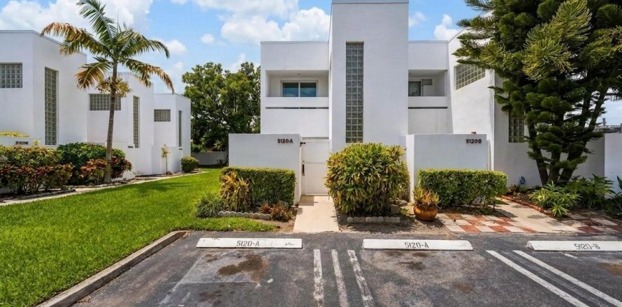 Townhouse in West Palm Beach, Florida 2 bedrooms, 118.64 sq.m. № 2171624