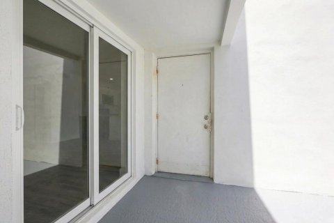 Townhouse in West Palm Beach, Florida 2 bedrooms, 118.64 sq.m. № 2171624 - photo 9