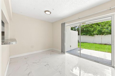 Townhouse in West Palm Beach, Florida 2 bedrooms, 118.64 sq.m. № 2171624 - photo 27