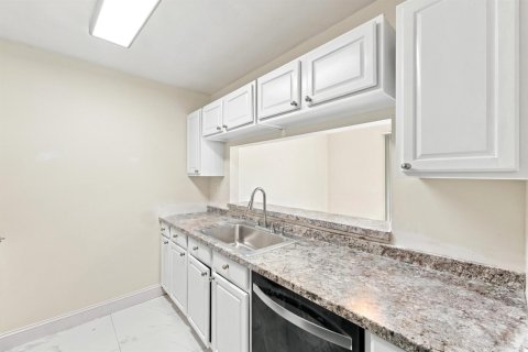 Townhouse in West Palm Beach, Florida 2 bedrooms, 118.64 sq.m. № 2171624 - photo 19