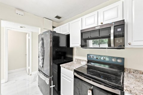 Townhouse in West Palm Beach, Florida 2 bedrooms, 118.64 sq.m. № 2171624 - photo 21