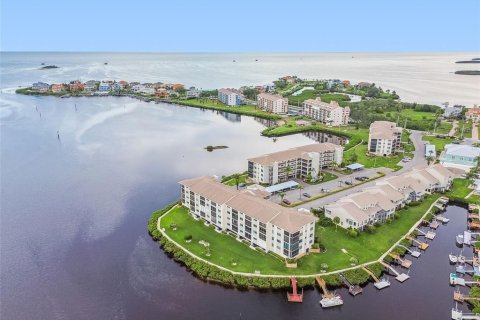 Condominio en venta en Port Richey, Florida, 2 dormitorios, 95.22 m2 № 1893702 - foto 1