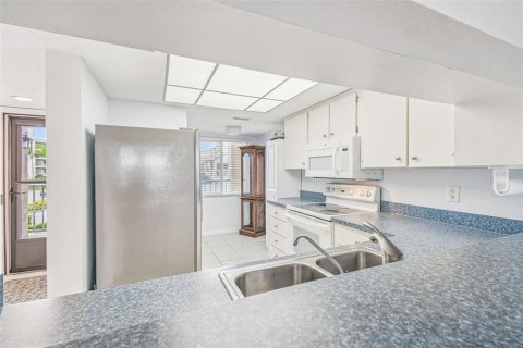 Condominio en venta en Port Richey, Florida, 2 dormitorios, 95.22 m2 № 1893702 - foto 10