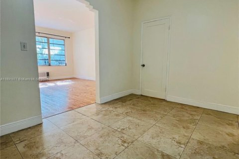 Condo in Miami Beach, Florida  № 1945802 - photo 4