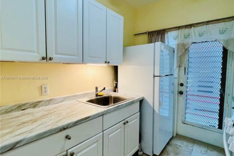 Condo in Miami Beach, Florida  № 1945802 - photo 8