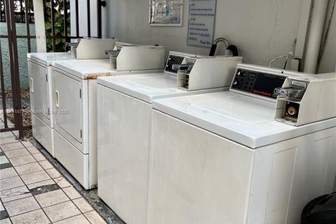 Condo in Miami Beach, Florida  № 1945802 - photo 11