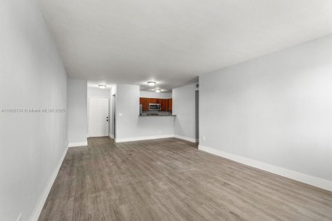 Apartamento en alquiler en Lake Park, Florida, 3 dormitorios, 92.9 m2 № 1953604 - foto 3