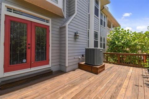 Townhouse in Tampa, Florida 3 bedrooms, 218.13 sq.m. № 1257812 - photo 12