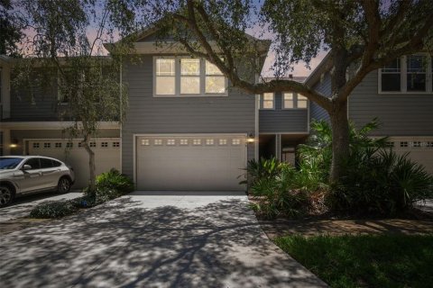 Townhouse in Tampa, Florida 3 bedrooms, 218.13 sq.m. № 1257812 - photo 1