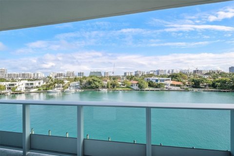 Condominio en venta en Bay Harbor Islands, Florida, 2 dormitorios, 123.47 m2 № 2077911 - foto 22