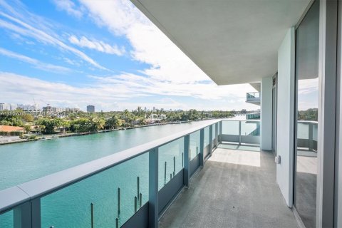 Condominio en venta en Bay Harbor Islands, Florida, 2 dormitorios, 123.47 m2 № 2077911 - foto 21