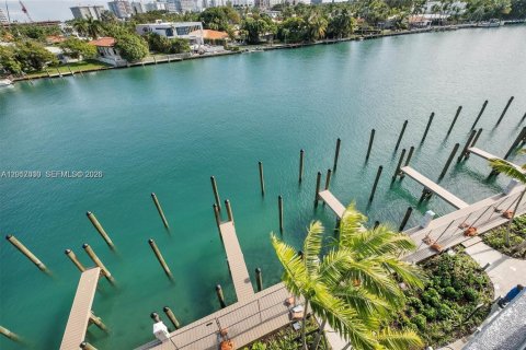 Condominio en venta en Bay Harbor Islands, Florida, 2 dormitorios, 123.47 m2 № 2077911 - foto 26
