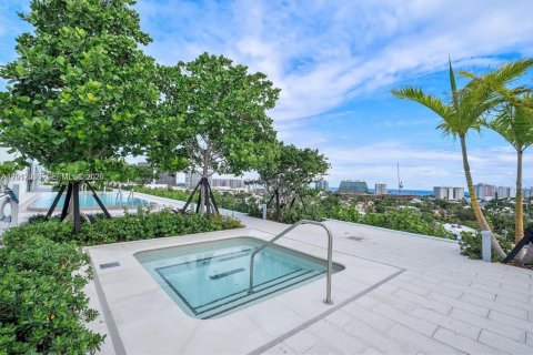 Condominio en venta en Bay Harbor Islands, Florida, 2 dormitorios, 123.47 m2 № 2077911 - foto 27