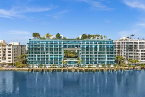 Condominio en Bay Harbor Islands, Florida, 2 dormitorios  № 2077911