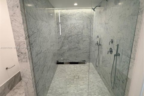 Condominio en venta en Bay Harbor Islands, Florida, 2 dormitorios, 123.47 m2 № 2077911 - foto 11