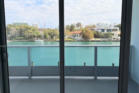 Condominio en venta en Bay Harbor Islands, Florida, 2 dormitorios, 123.47 m2 № 2077911 - foto 9