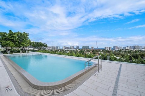Condominio en venta en Bay Harbor Islands, Florida, 2 dormitorios, 123.47 m2 № 2077911 - foto 23