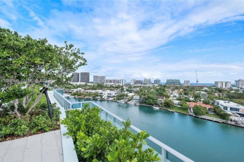 Condominio en venta en Bay Harbor Islands, Florida, 2 dormitorios, 123.47 m2 № 2077911 - foto 28