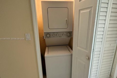 Condo in Homestead, Florida, 3 bedrooms № 2024534 - photo 8