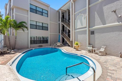 Condo in Belleair Beach, Florida, 2 bedrooms  № 1629925 - photo 28