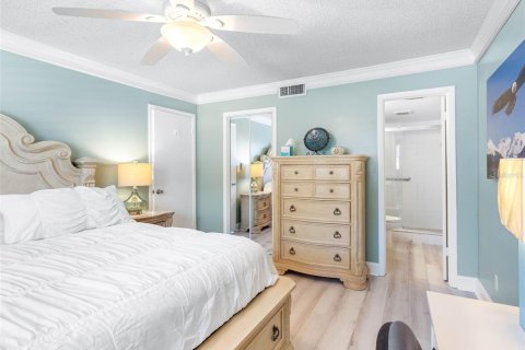 Condo in Belleair Beach, Florida, 2 bedrooms  № 1629925 - photo 22